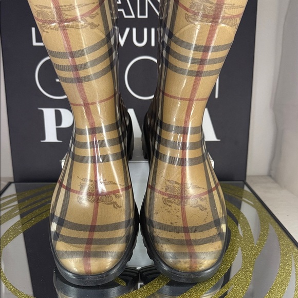 Burberry Tan Plaid Winter & Rain Boots - Picture 5 of 11